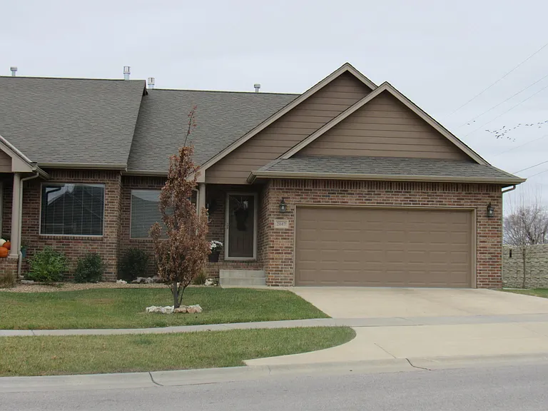2047 N Springbrook St — Photo 1