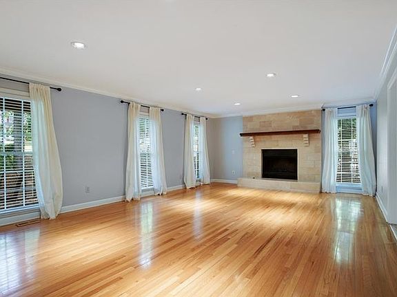 4th image of 1015 Knotts Pointe Dr