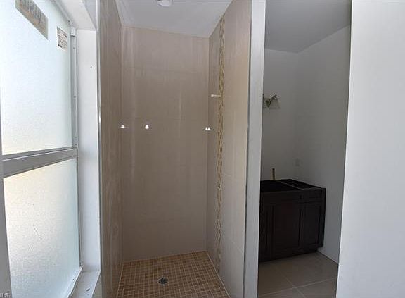 5th image of 3212 60th Ave NE