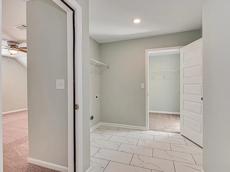705 Navan Ln — Photo 43