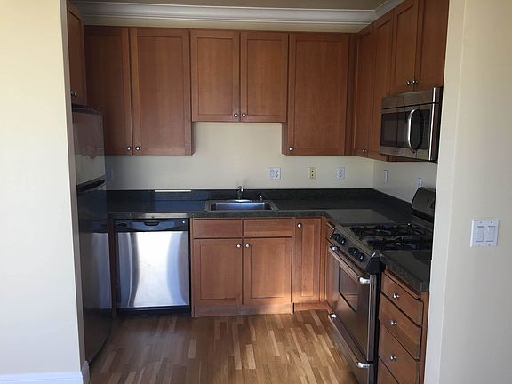 2nd image of 1702 Washington St APT 401