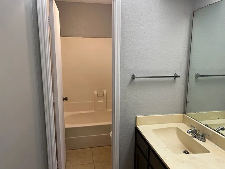 1712 San Rafael St — Photo 9