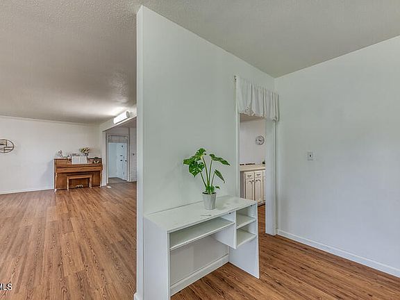 5th image of 1805 Broadmoor Rd