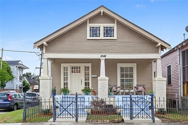 1st image of 2342 Annunciation St