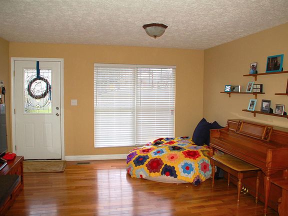 3rd image of 3900 Vienna Dr