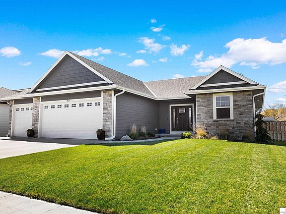 2nd image of 2831 Brooks Hollow Dr