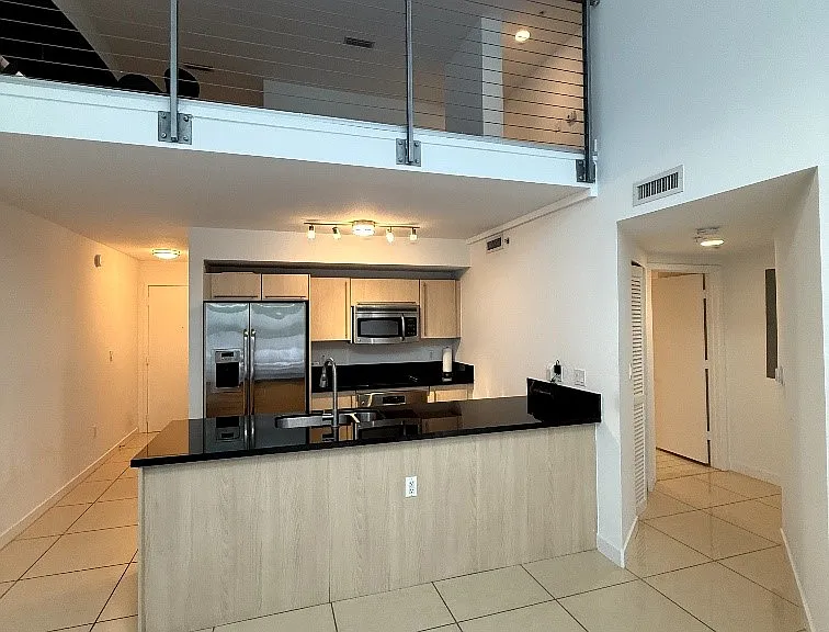 1111 SW 1st Ave #Townhouse 717 — Photo 3