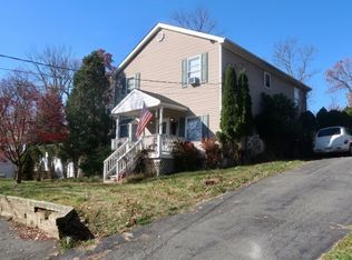 306 Nariticong Ave, Hopatcong, NJ 07843
