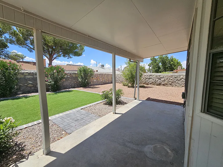 11265 Ivanhoe Dr — Photo 19