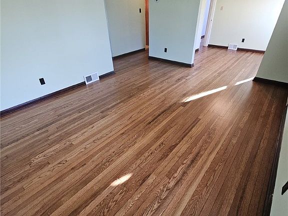 4th image of 4007 Stratmore Ave