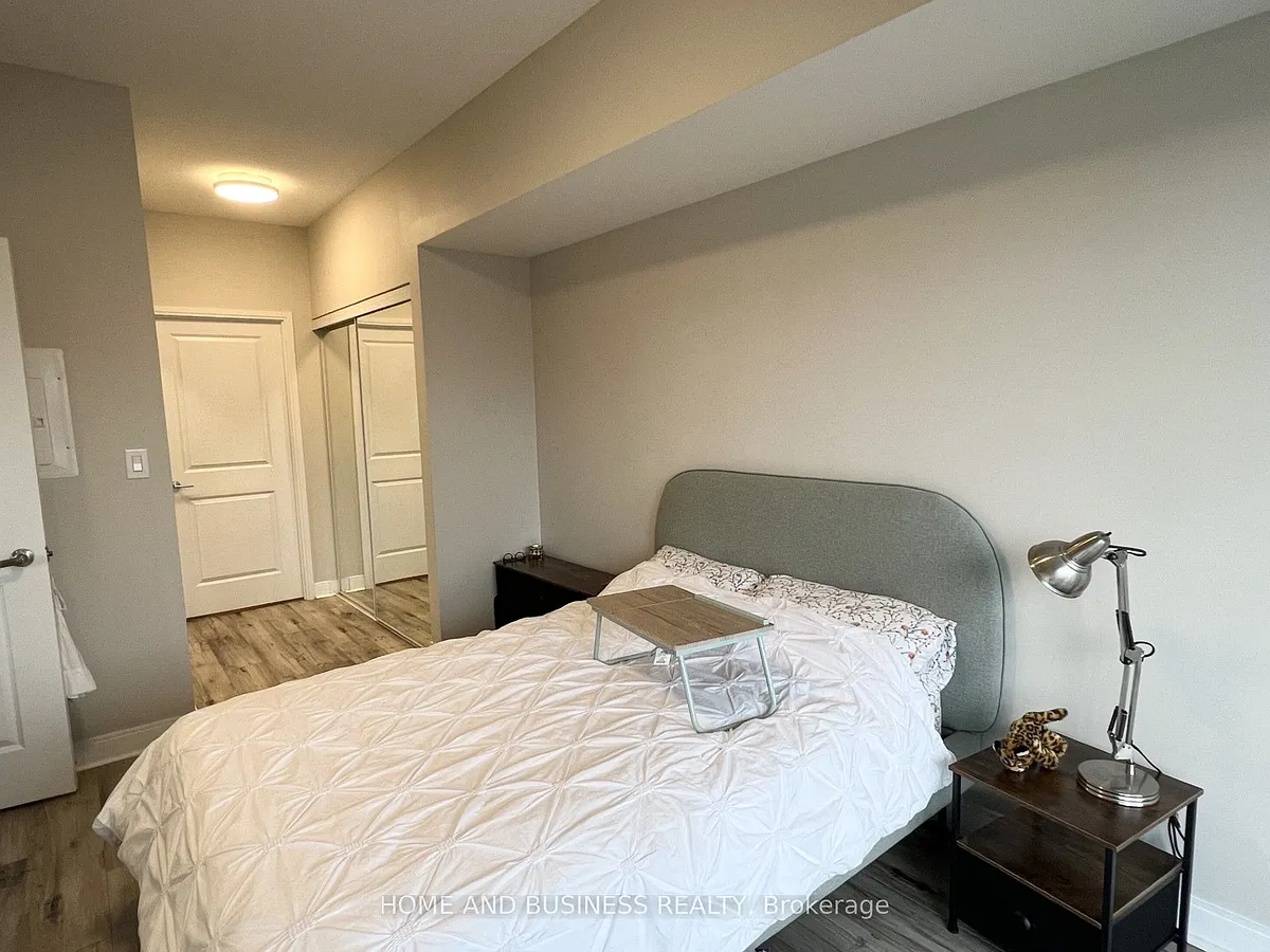 Building Photo - 60 Absolute Ave #903