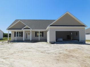 609 Bright Harvest Dr, Maysville, NC 28555