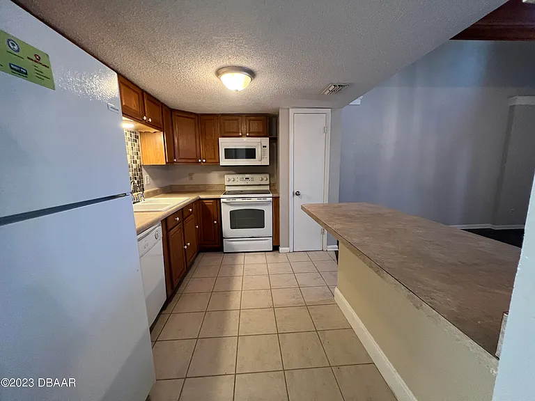 16 Oakwood Park — Photo 7
