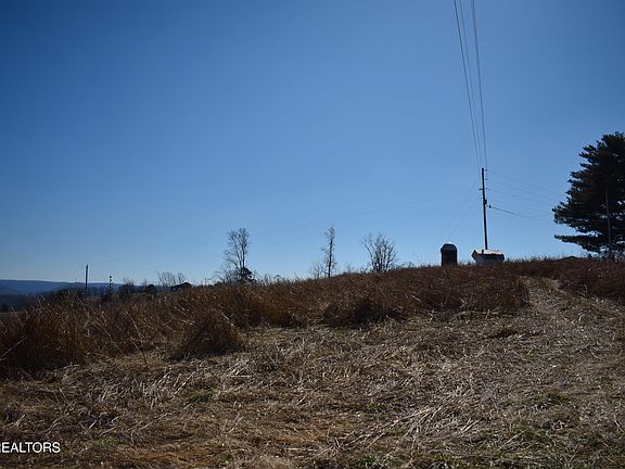 3rd image of 787 Oak Grove Rd