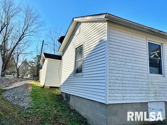 5th image of 210 E Pope St