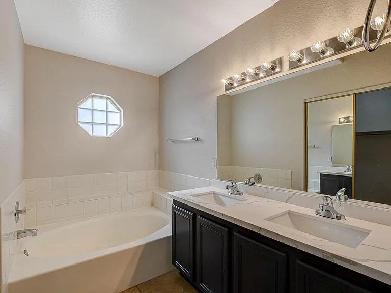272 Spring Hills Ln — Photo 18