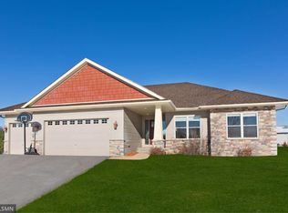 31711 Marshview Ct, Lindstrom, MN 55045