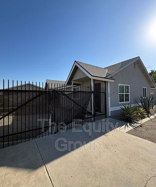 1st image of 700 E Tulare Ave