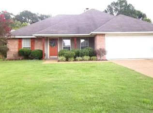 926 Bullrun Dr, Jackson, MS 39272