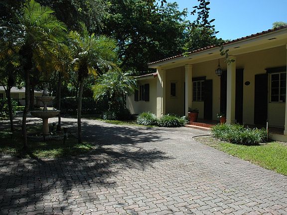 2nd image of 5726 Granada Blvd