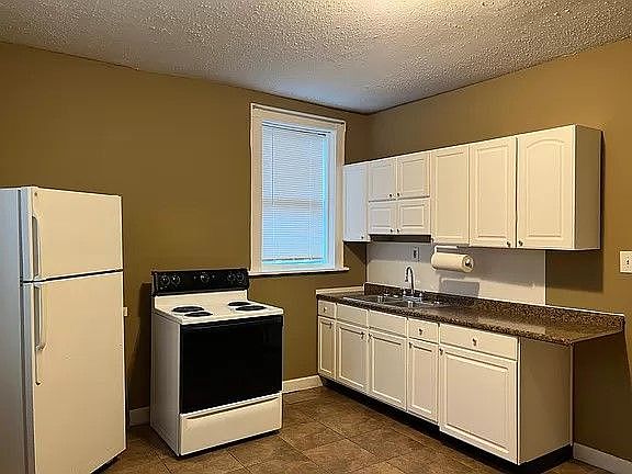 3rd image of 1273 Amherst Pl