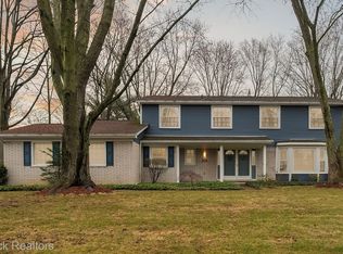 4488 Beach Rd, Troy, MI
