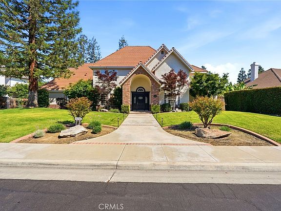 2nd image of 5036 Lakewood Dr
