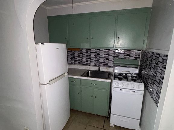 5th image of 104 5th St #4