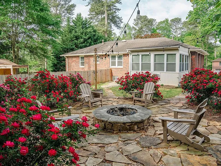 2331 Robin Ln SE — Photo 32