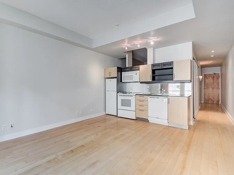 350 Wellington St W #214 — Photo 7