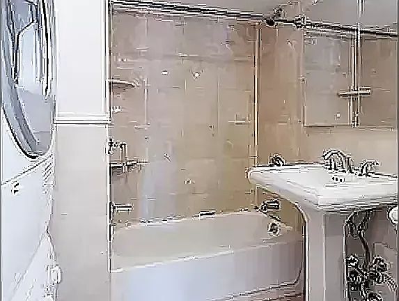5th image of 279 E 10th St APT 14