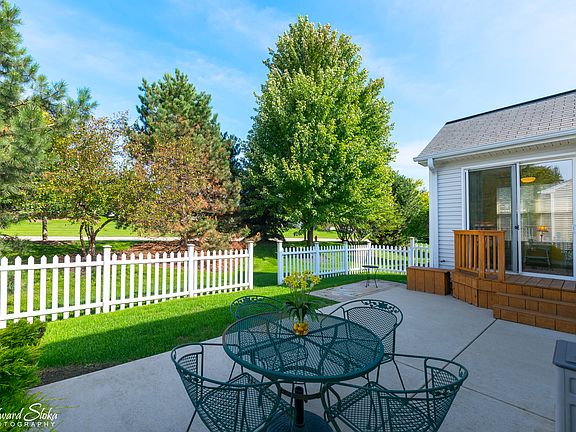 2nd image of 13640 Honeysuckle Dr