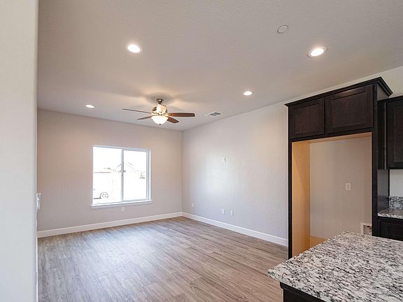 5th image of 409 W Tejon Ave Terrace