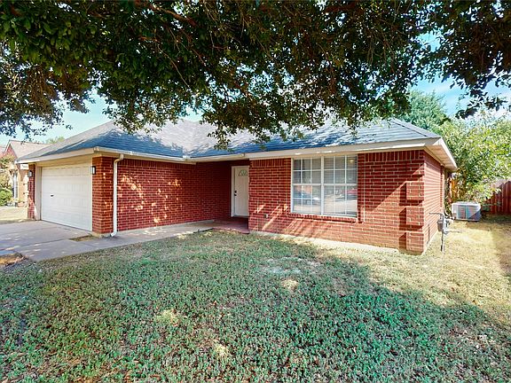 2nd image of 1402 Calais Ct