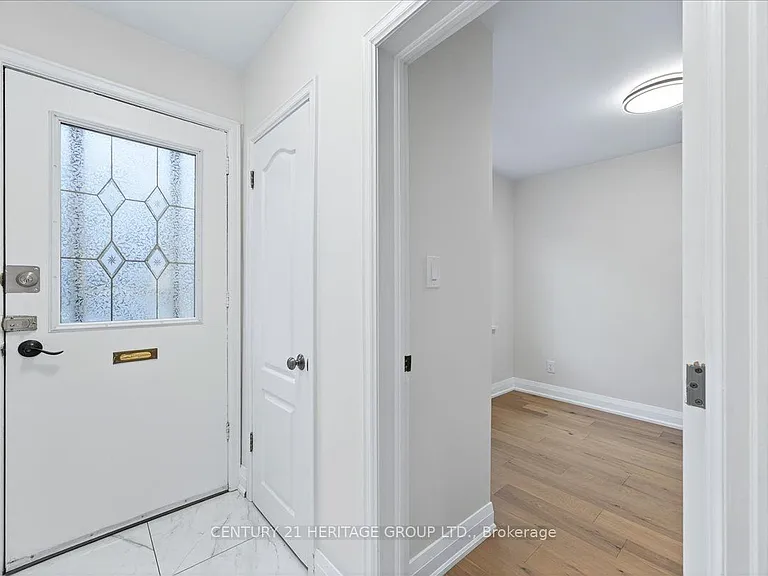 39 Reiner Rd #UPPER — Photo 10