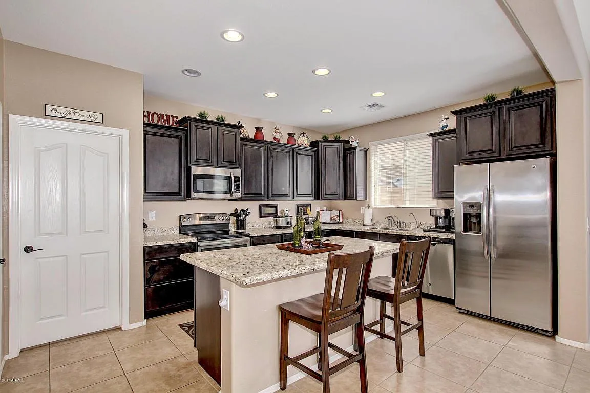 4 bed, 2651 sqft, $2,975 — Photo 3