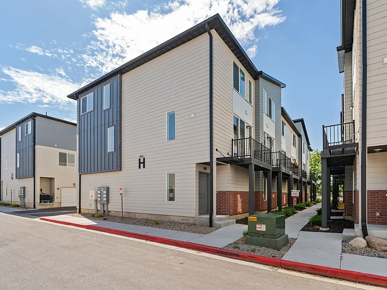 1146 S Redwood Rd #H-801 — Photo 2