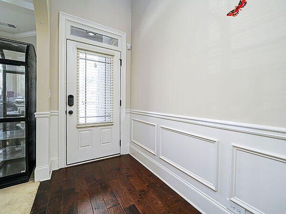 3rd image of 4011 Lakewood Drive