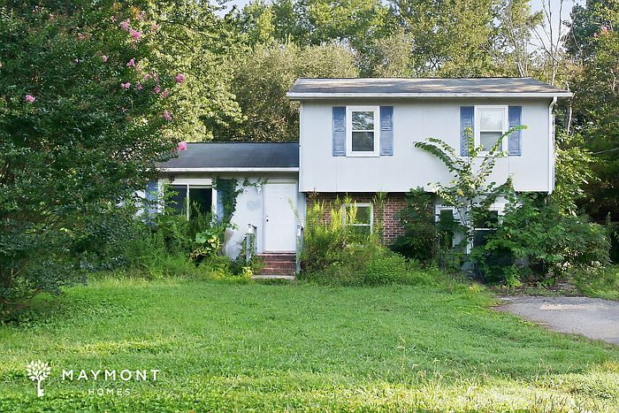 1st image of 121 Dexter Cir