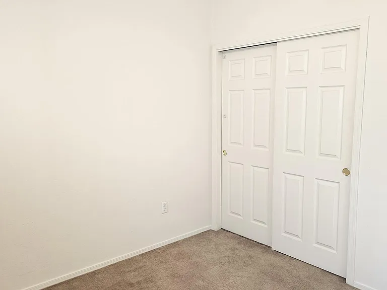 504 E Calle Escora — Photo 14