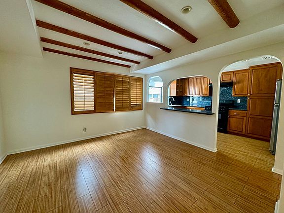 4th image of 5720 Owensmouth Ave Unit 181