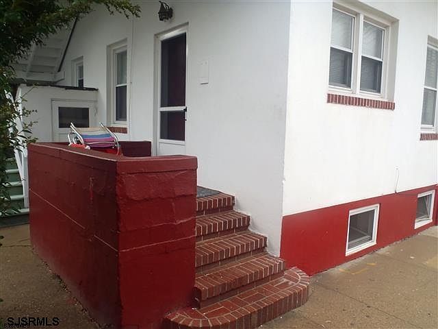 2nd image of 22 S Douglas Ave