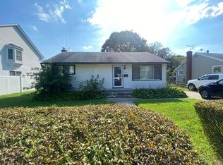 11 Silverpine Dr, Amityville, NY 11701