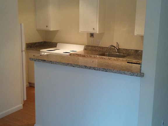 2nd image of 1901 Garden Dr #201