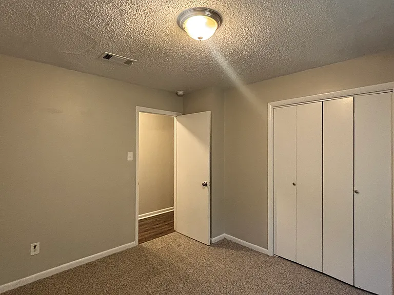 2221 Dorchester Dr — Photo 12