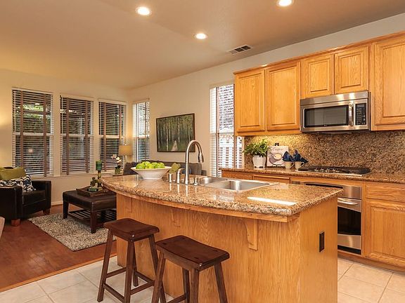 4th image of 556 Cherry Blossom Ln