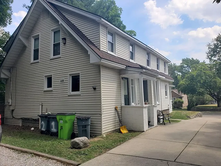 D090 - Terry Ave 133 — Photo 4