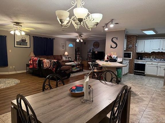 4th image of 25 Green Meadow Dr