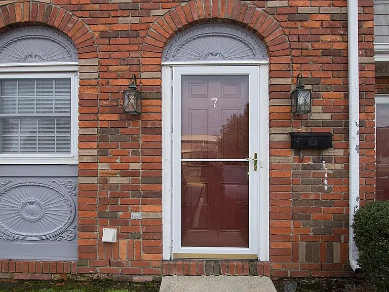 3000 Golden Rd #7 — Photo 32
