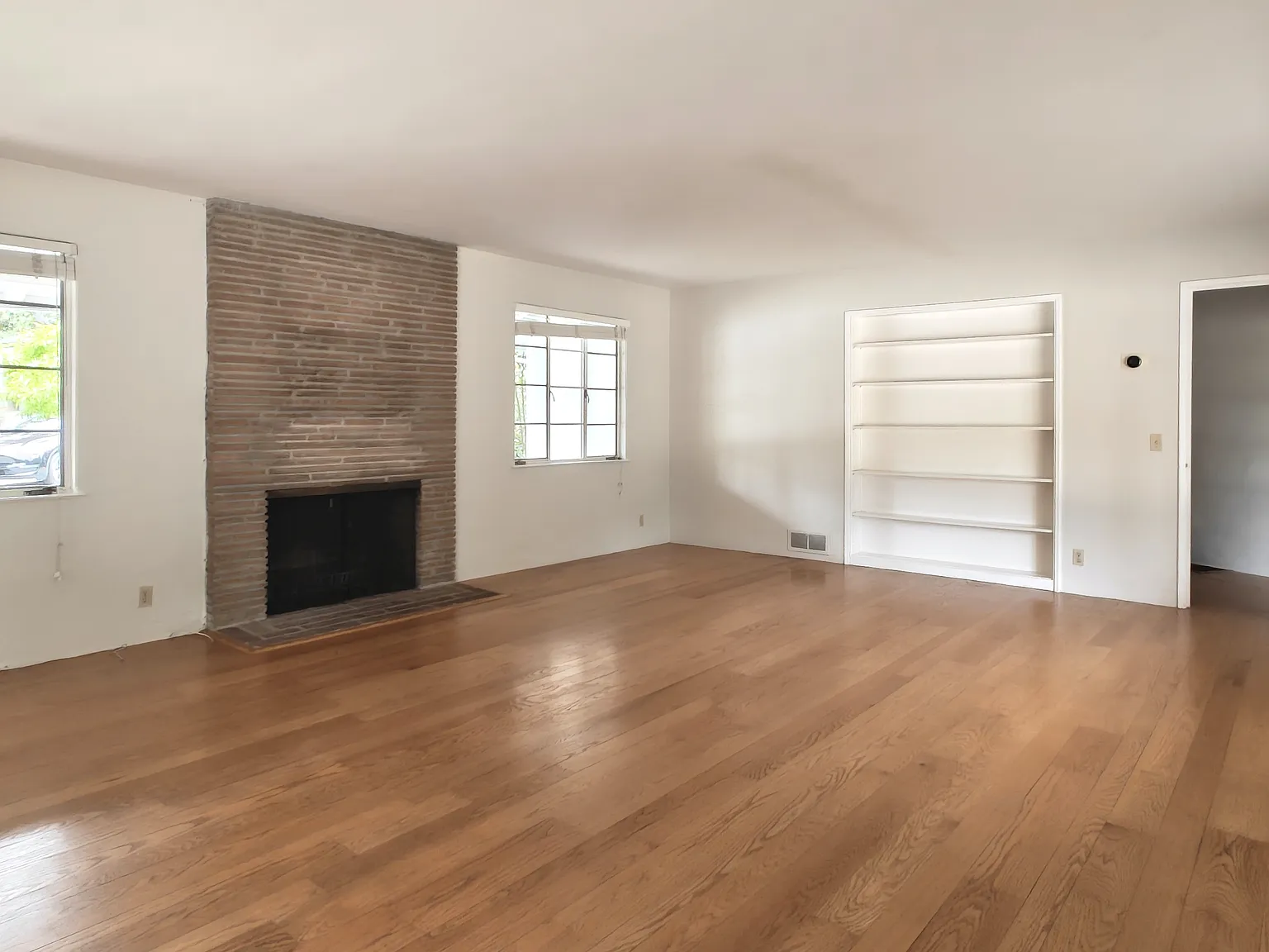3 bed, 2094 sqft, $7,988 — Photo 3